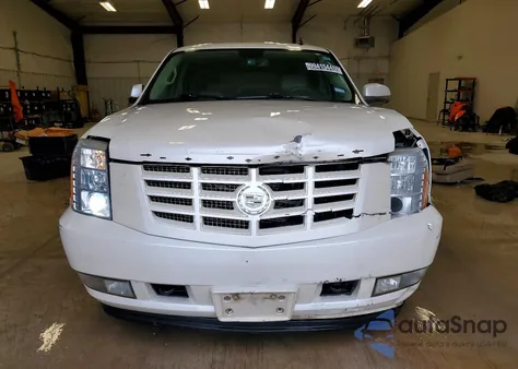 2010 Cadillac Escalade Luxury z USA, uszkodzony, nr VIN 1GYUCBEF2AR290864